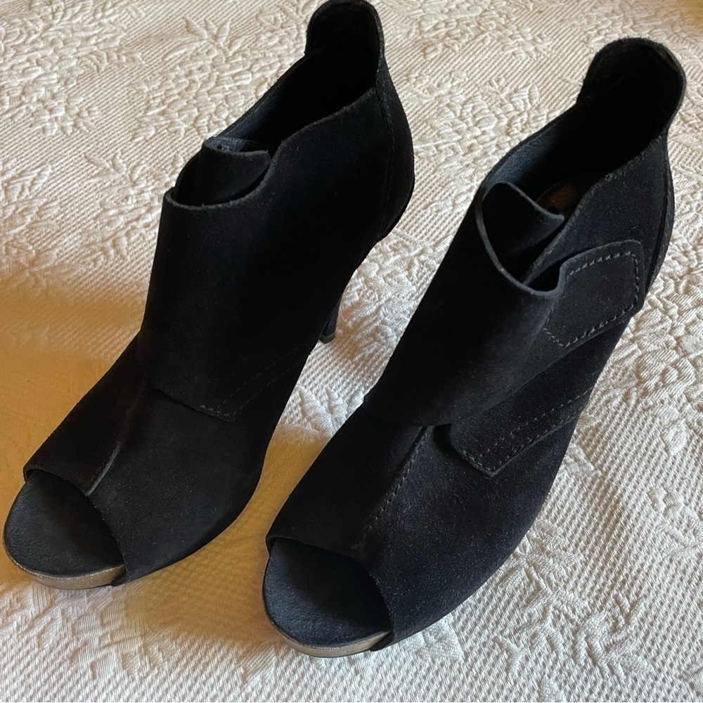 Pedro Garcia heeled booties. Made in Spain - Picture 5 of 10